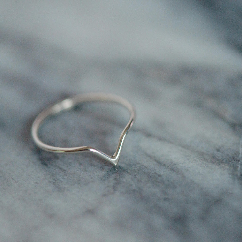 
            
                Load image into Gallery viewer, Sterling silver chevron ring handmade in Stockholm
            
        